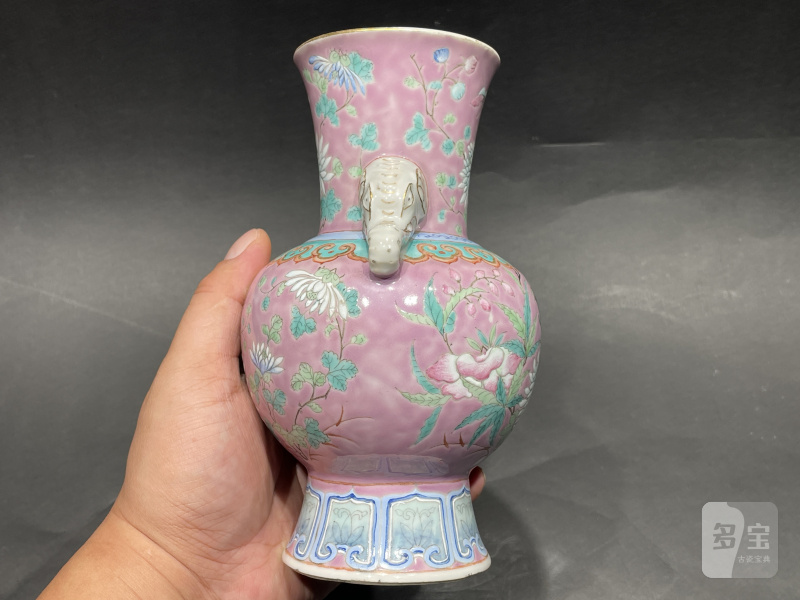 清光绪 宫粉地粉彩花鸟纹象耳尊一对 - 图3
